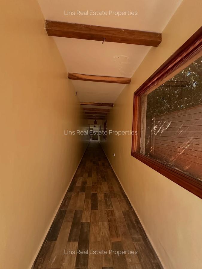 7 Bed House with En Suite in Ridgeways - 13