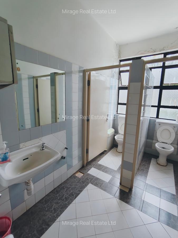 1,750 ft² Office with Service Charge Included in Lavington - 6