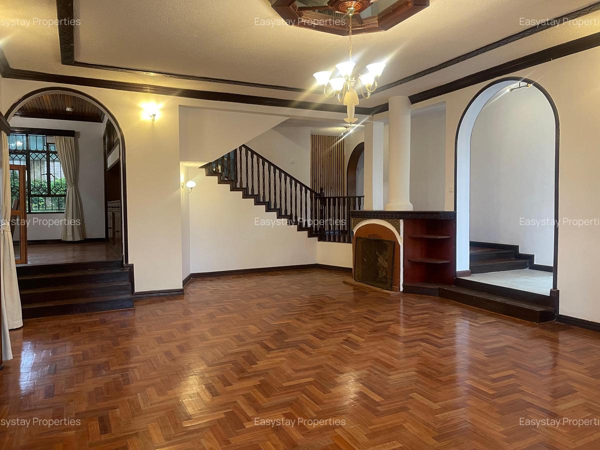 5 Bed House with En Suite in Runda - 14