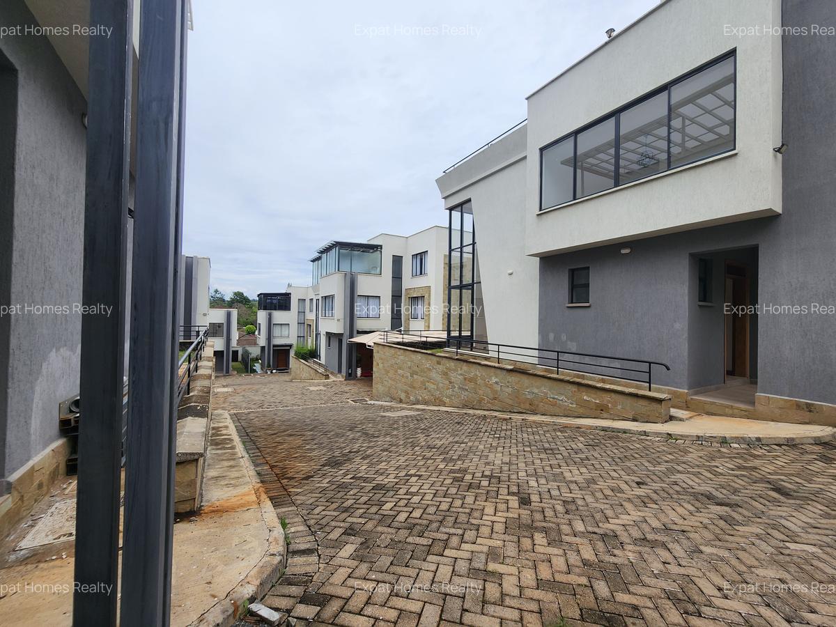 5 Bed Villa with En Suite in Lavington - 2