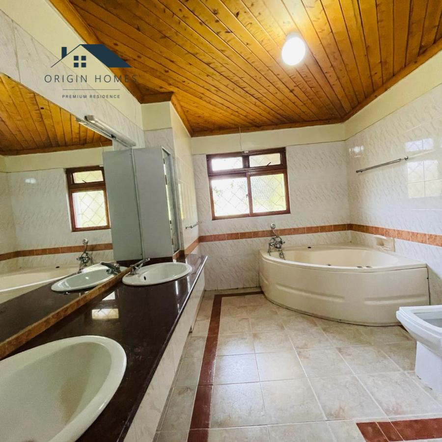 5 Bed Townhouse with En Suite at Westlands - 15