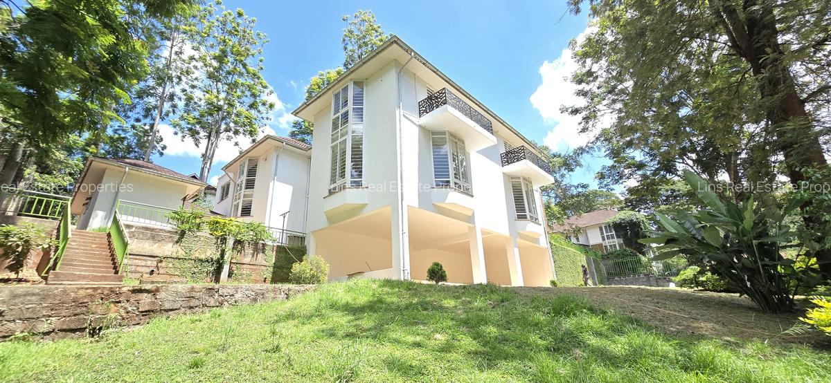 5 Bed House with En Suite in Rosslyn - 2