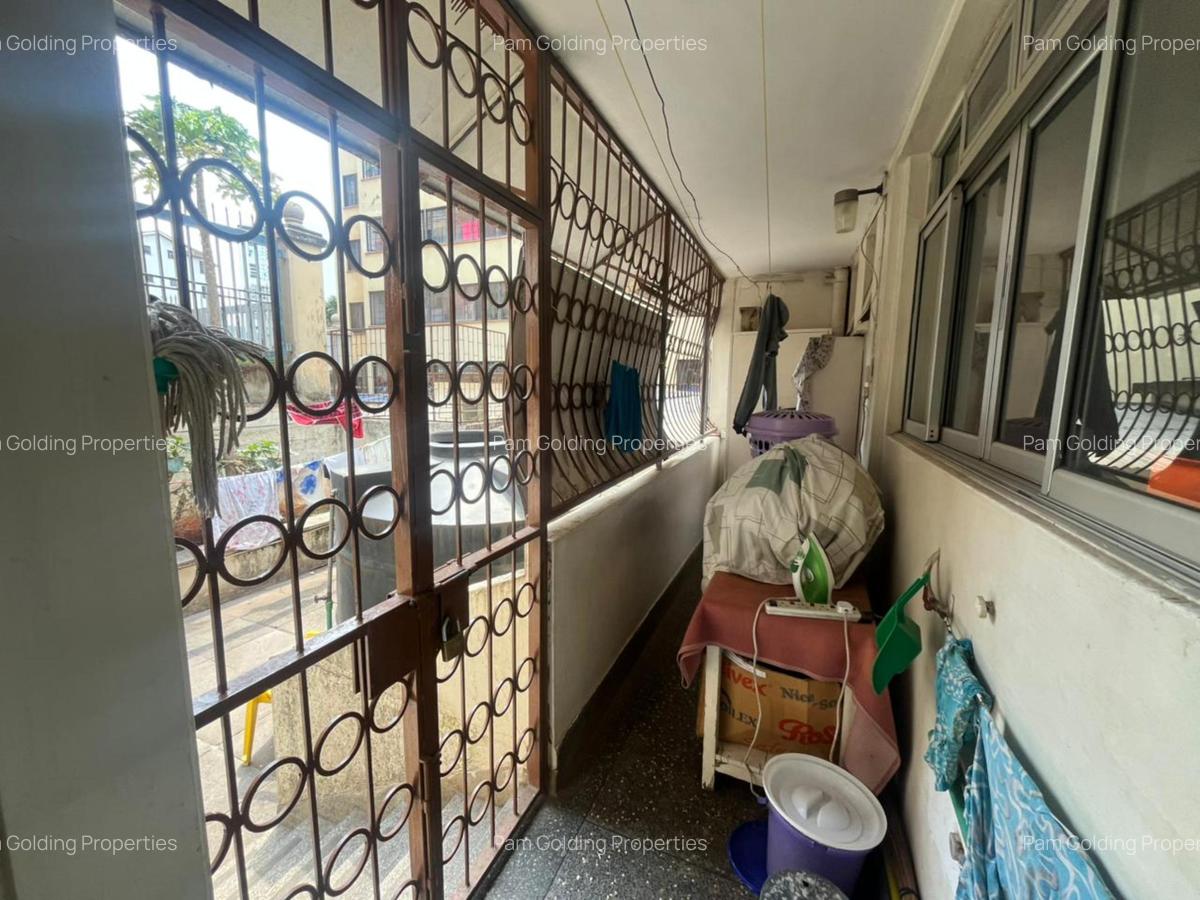 3 Bed Apartment with En Suite at Cresent Close - 8