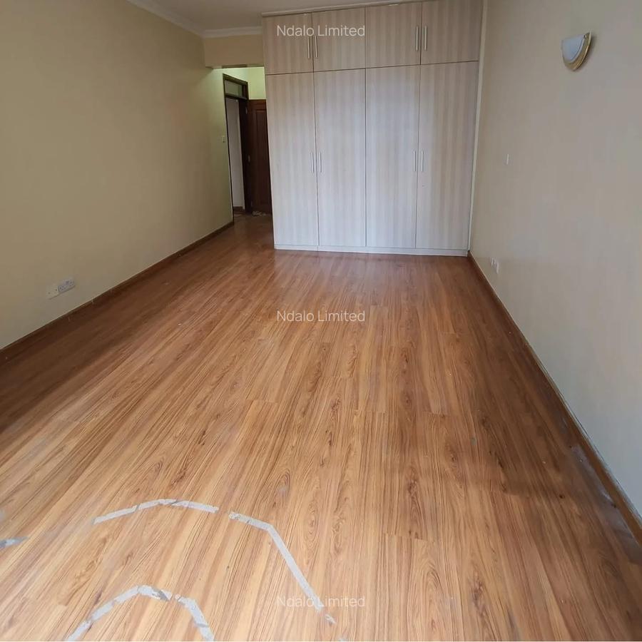 3 Bed Apartment with En Suite at Lavington - 8