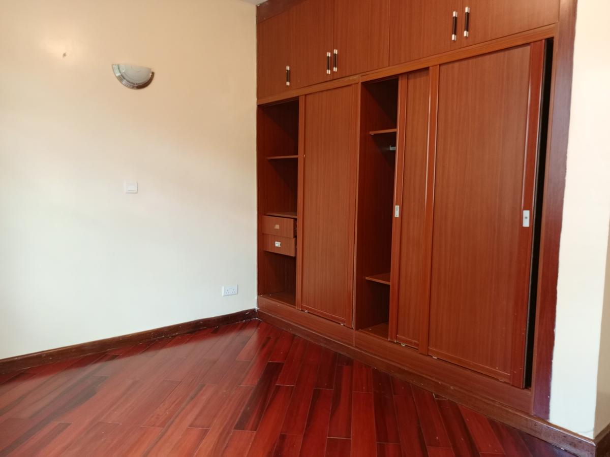 5 Bed Townhouse with En Suite in Lavington - 12