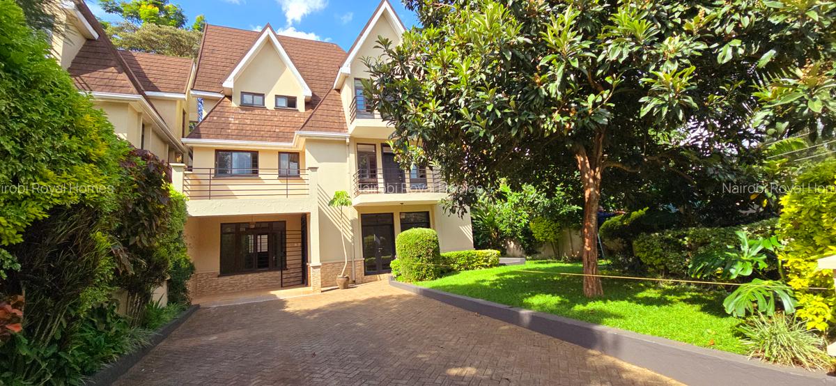 5 Bed Townhouse with En Suite at Lavington Green - 2