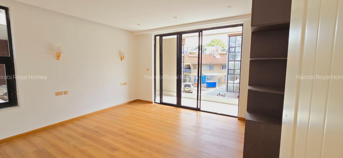 5 Bed Townhouse with En Suite at Lavington Green - 14