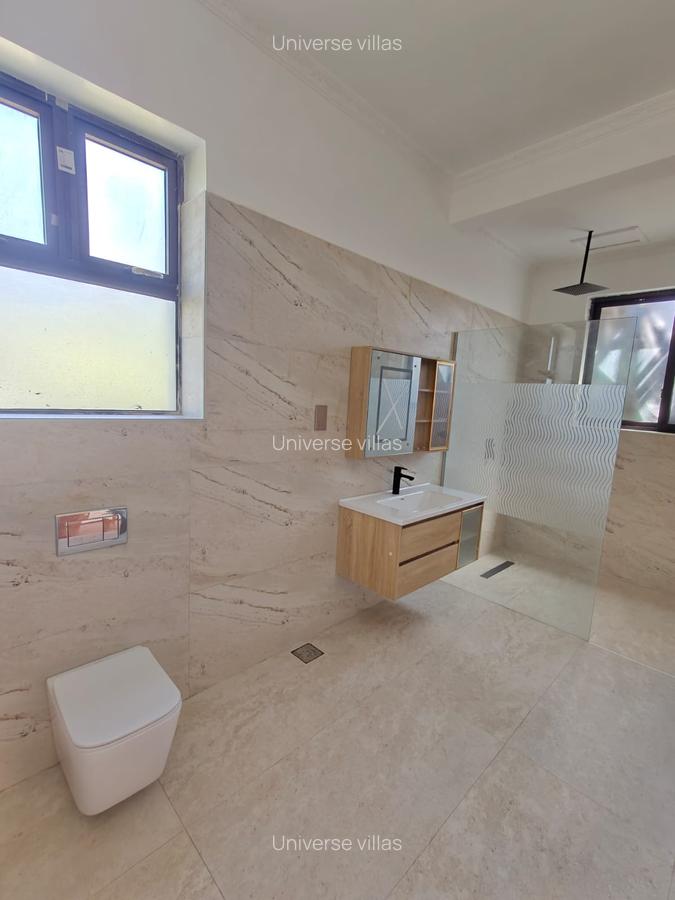 8 Bed Townhouse with En Suite at Karen - 10