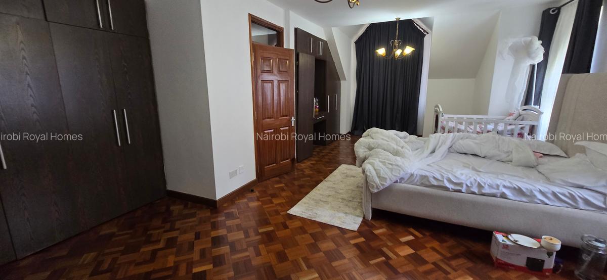 5 Bed Townhouse with En Suite at Lavington Green - 12