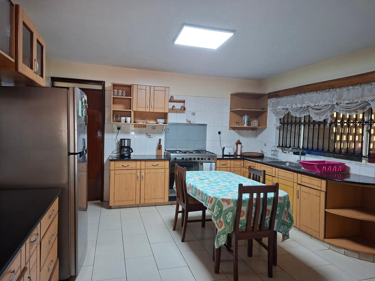 4 Bed House with En Suite at Off Un Avenue - 11