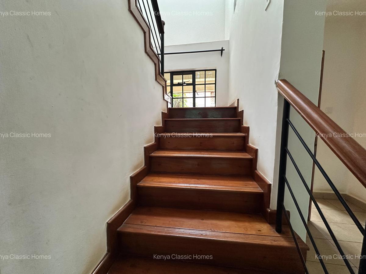 4 Bed Villa with En Suite at Lavington - 8