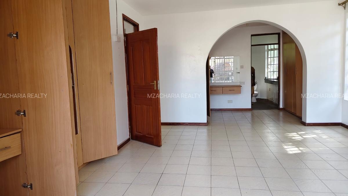 4 Bed House with En Suite in Spring Valley - 19