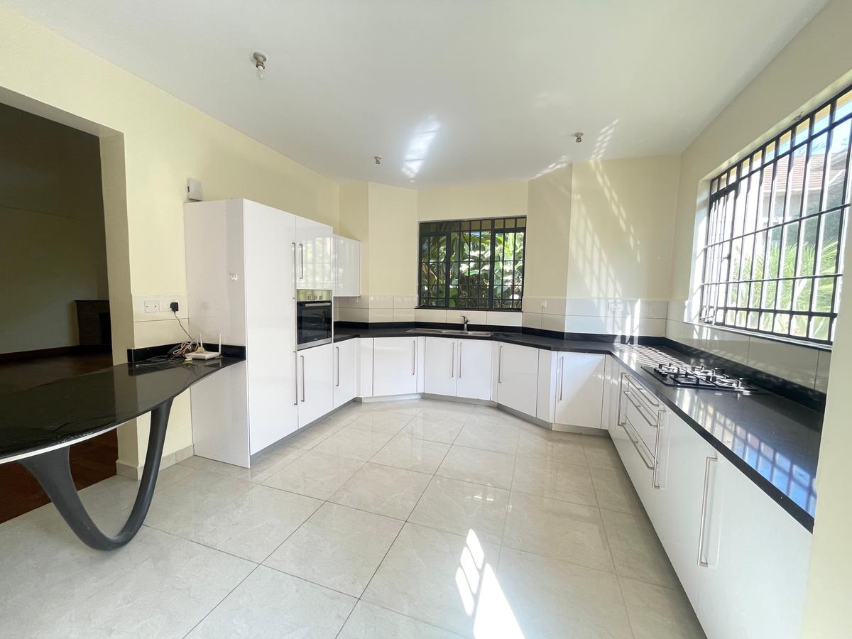 5 Bed Townhouse with En Suite in Lavington - 9