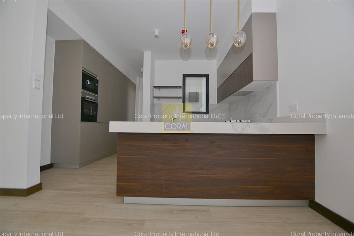 3 Bed Apartment with Swimming Pool in Rosslyn - 5