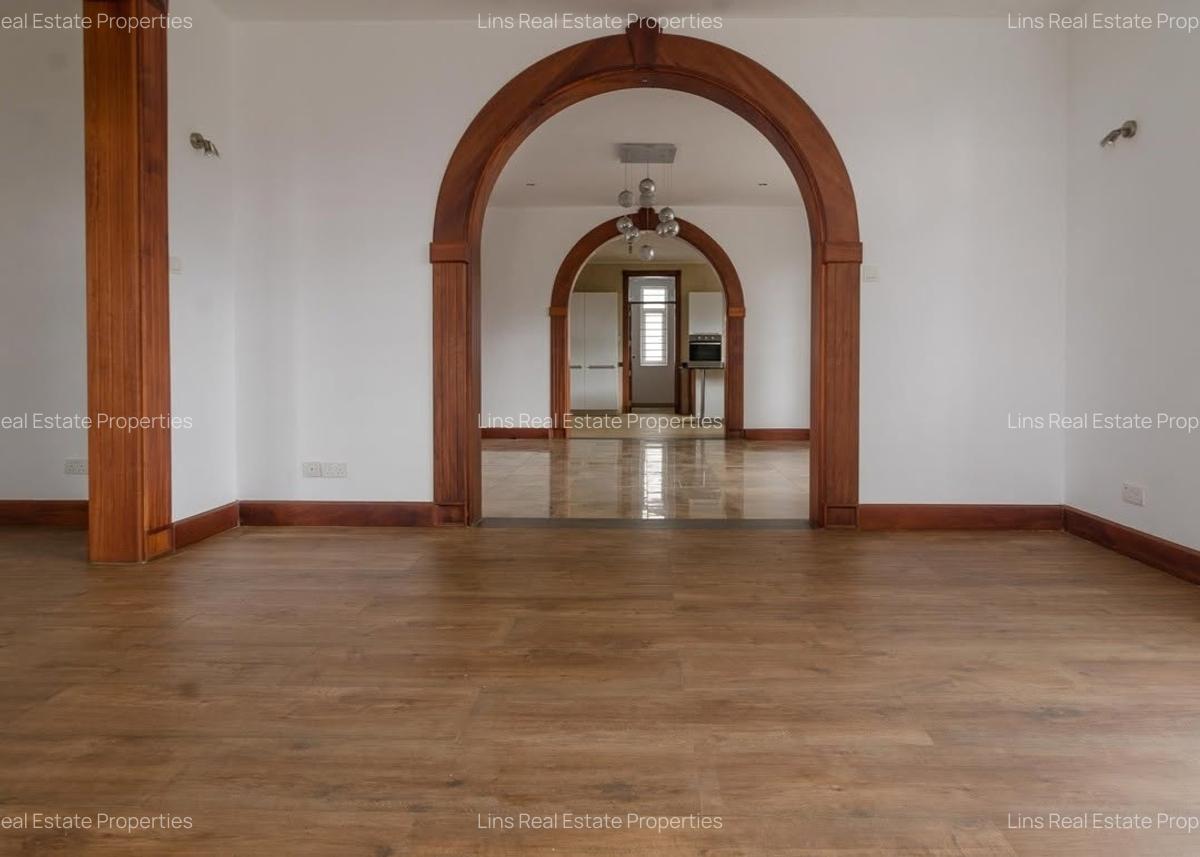 5 Bed Townhouse with En Suite in Rosslyn - 6