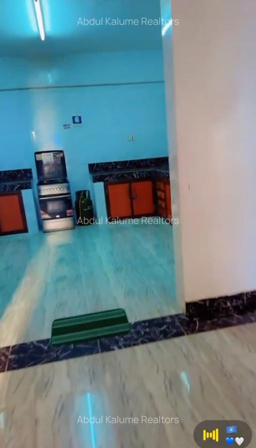 Serviced 3 Bed Apartment with En Suite at Tudor - 12