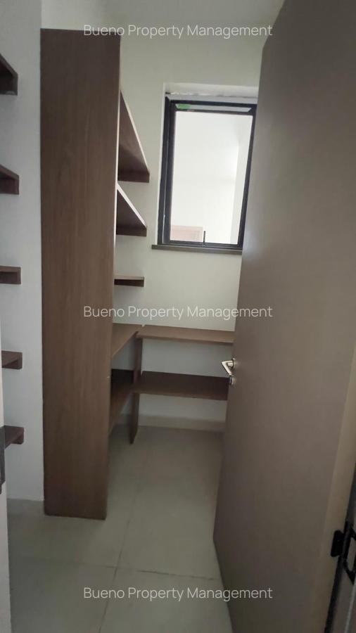 5 Bed Townhouse with En Suite in Lavington - 10