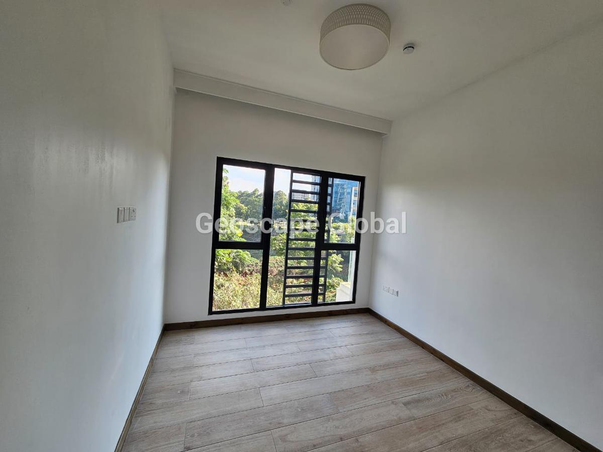 2 Bed Apartment with En Suite in Rosslyn - 6