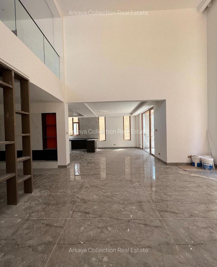 6 Bed Villa with En Suite in Lavington - 3