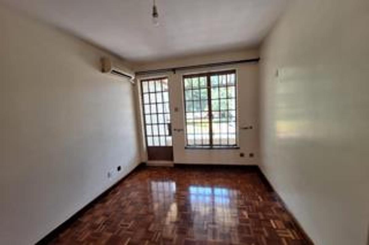 5 Bed Townhouse with En Suite at Kabarsiran Road - 13