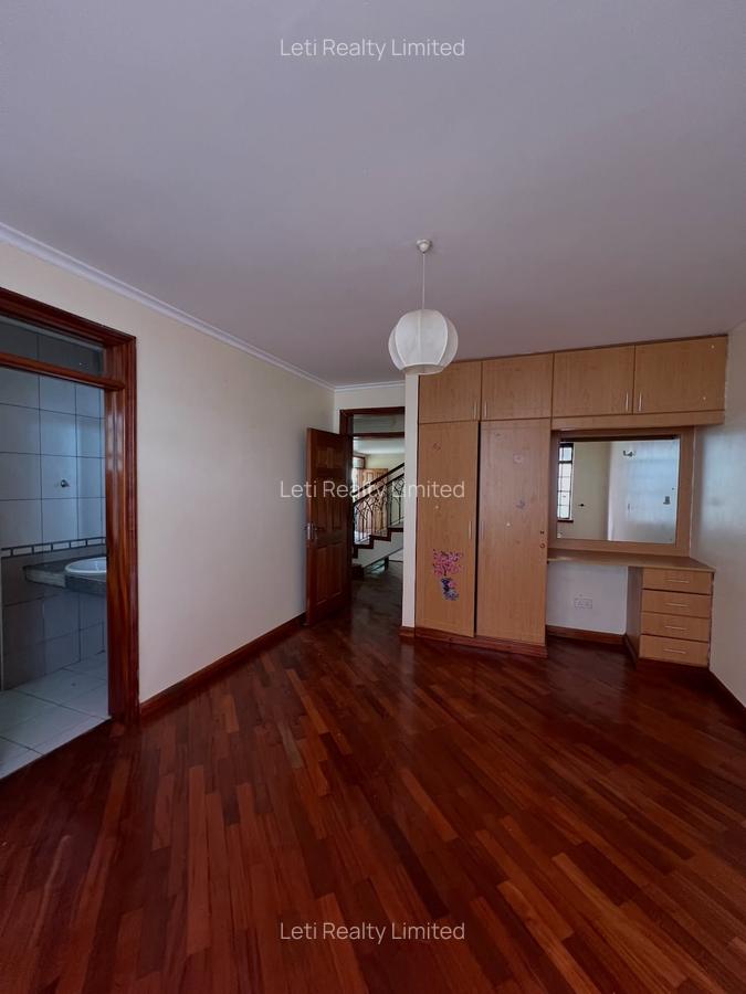 4 Bed Townhouse with En Suite in Lavington - 3
