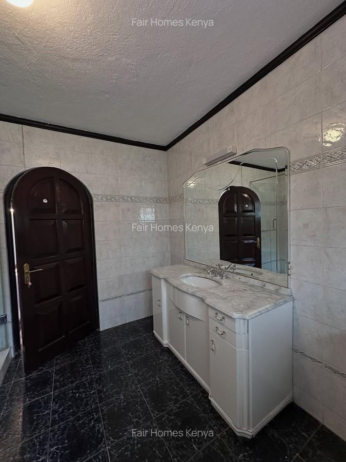 4 Bed Townhouse with En Suite at Riverside Drive - 13