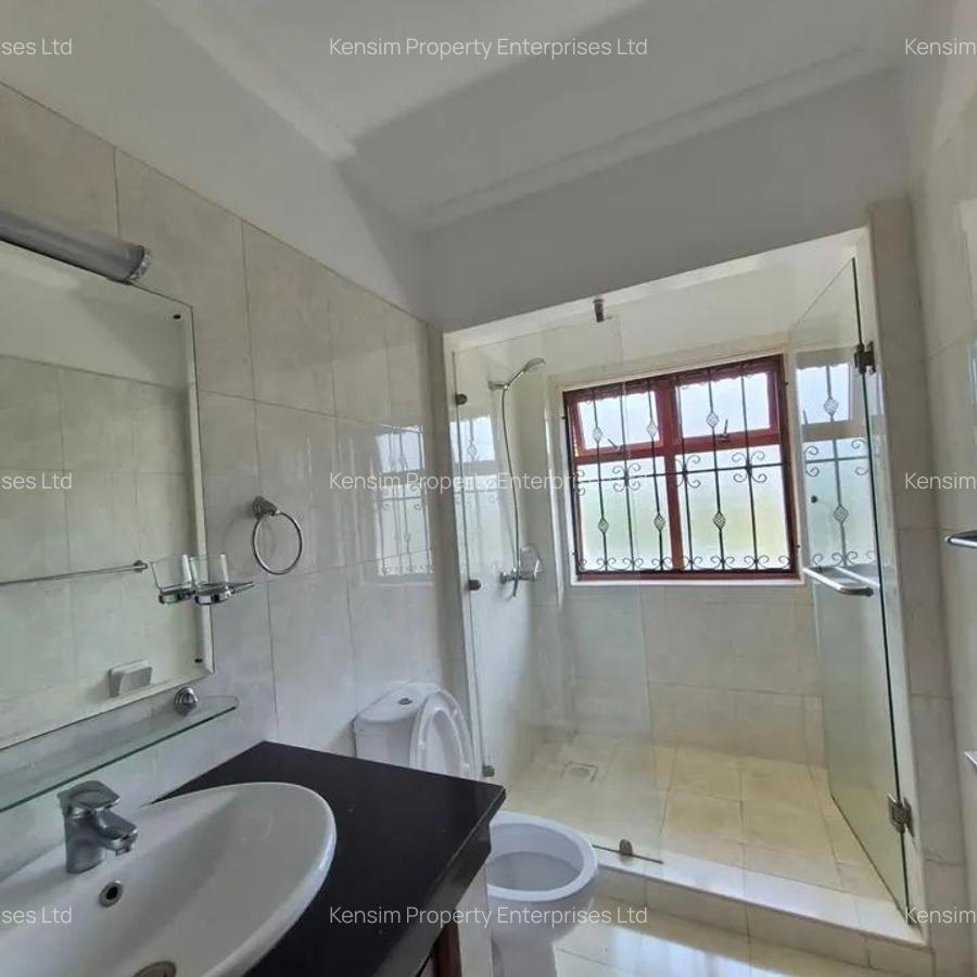 5 Bed Townhouse with En Suite in Runda - 11