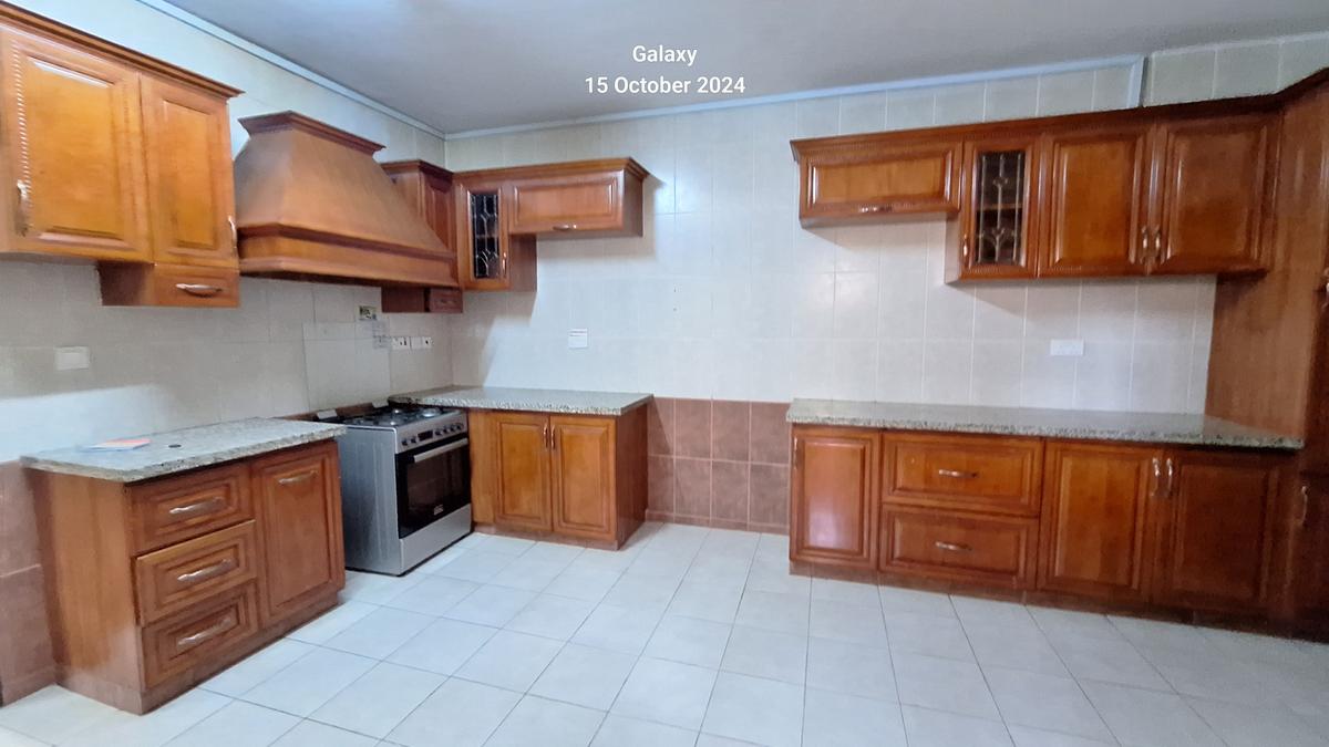 5 Bed Townhouse with En Suite at Owashika Road - 5