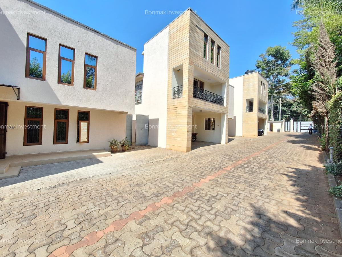 5 Bed Townhouse with En Suite at Lavington Green - 8