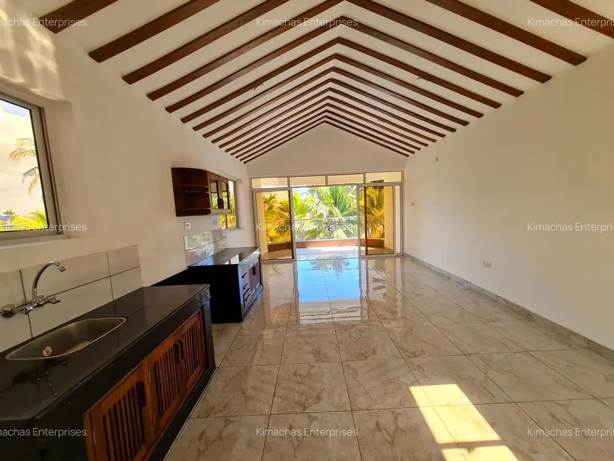 1 Bed Apartment with En Suite at 2Nd Avenue Nyali - 12