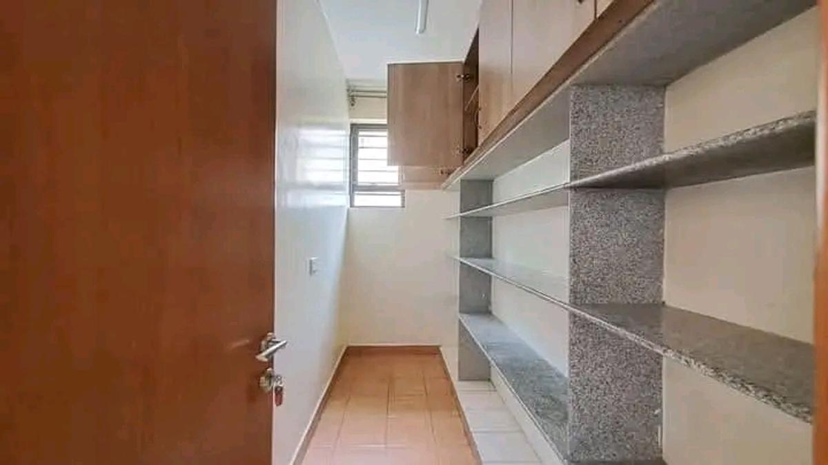 5 Bed Townhouse with En Suite at Lavington Green - 11