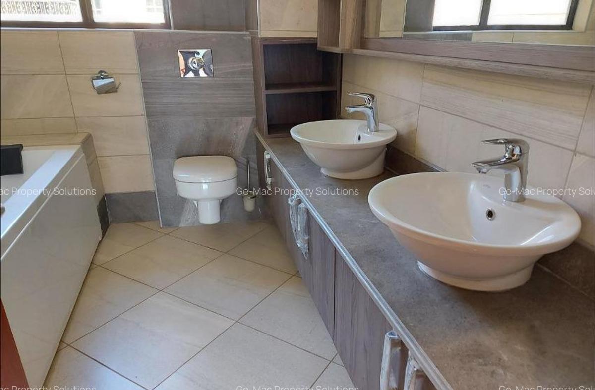 5 Bed House with En Suite in Lavington - 19