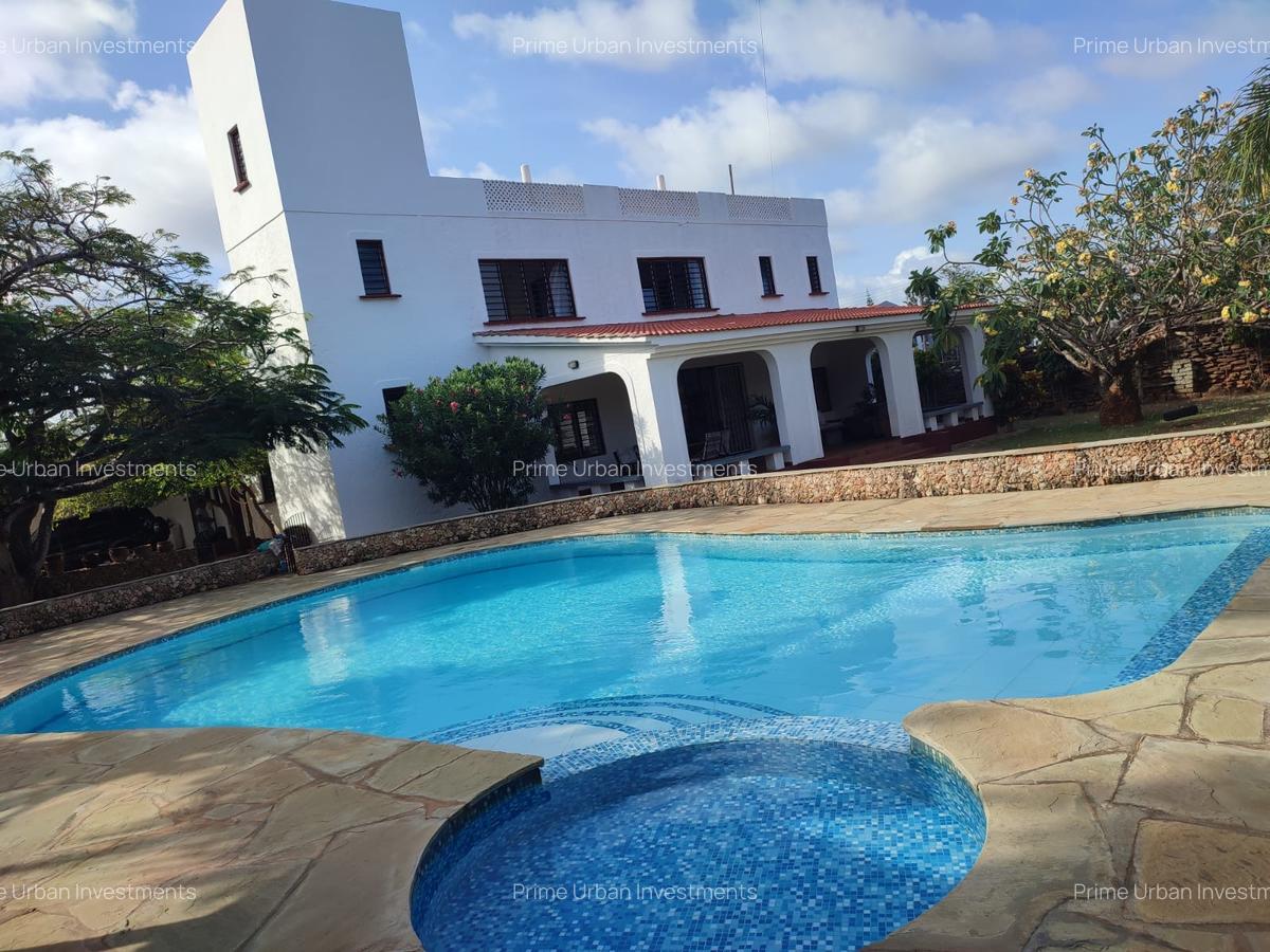 5 Bed House with En Suite in Shanzu - 1