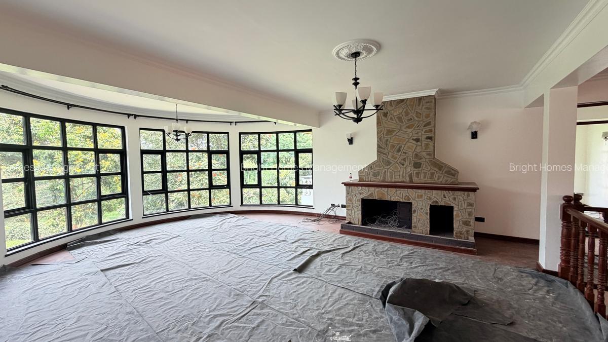 5 Bed Villa with En Suite in Windsor - 12