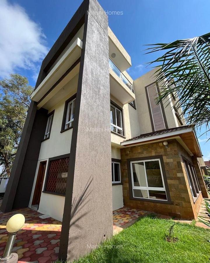 5 Bed Townhouse with En Suite in Lavington - 1