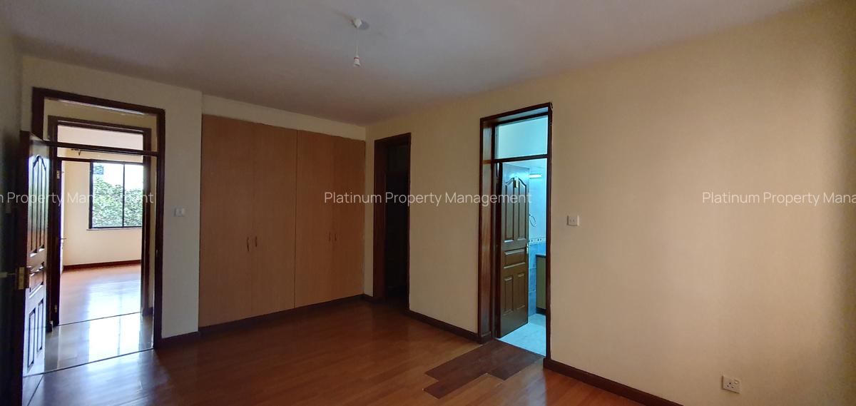 4 Bed Apartment with En Suite in Parklands - 17