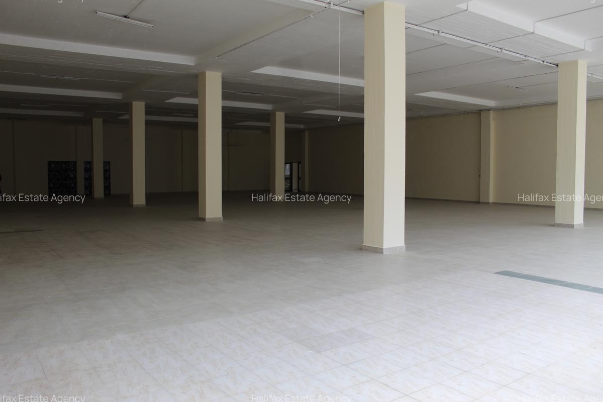 Commercial Property with Parking in Industrial Area - 6