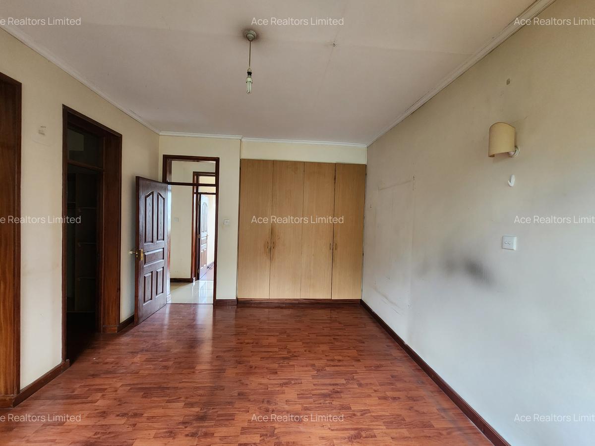 3 Bed Apartment with En Suite at Parklands Road - 7