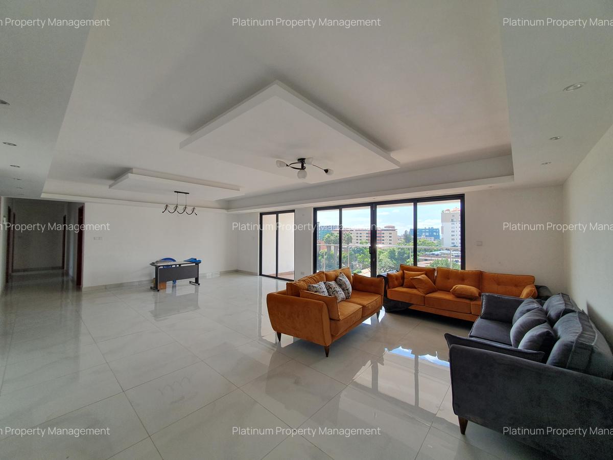 4 Bed Apartment with En Suite in Parklands - 2