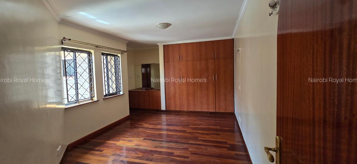 5 Bed Townhouse with En Suite at Lavington Green - 5