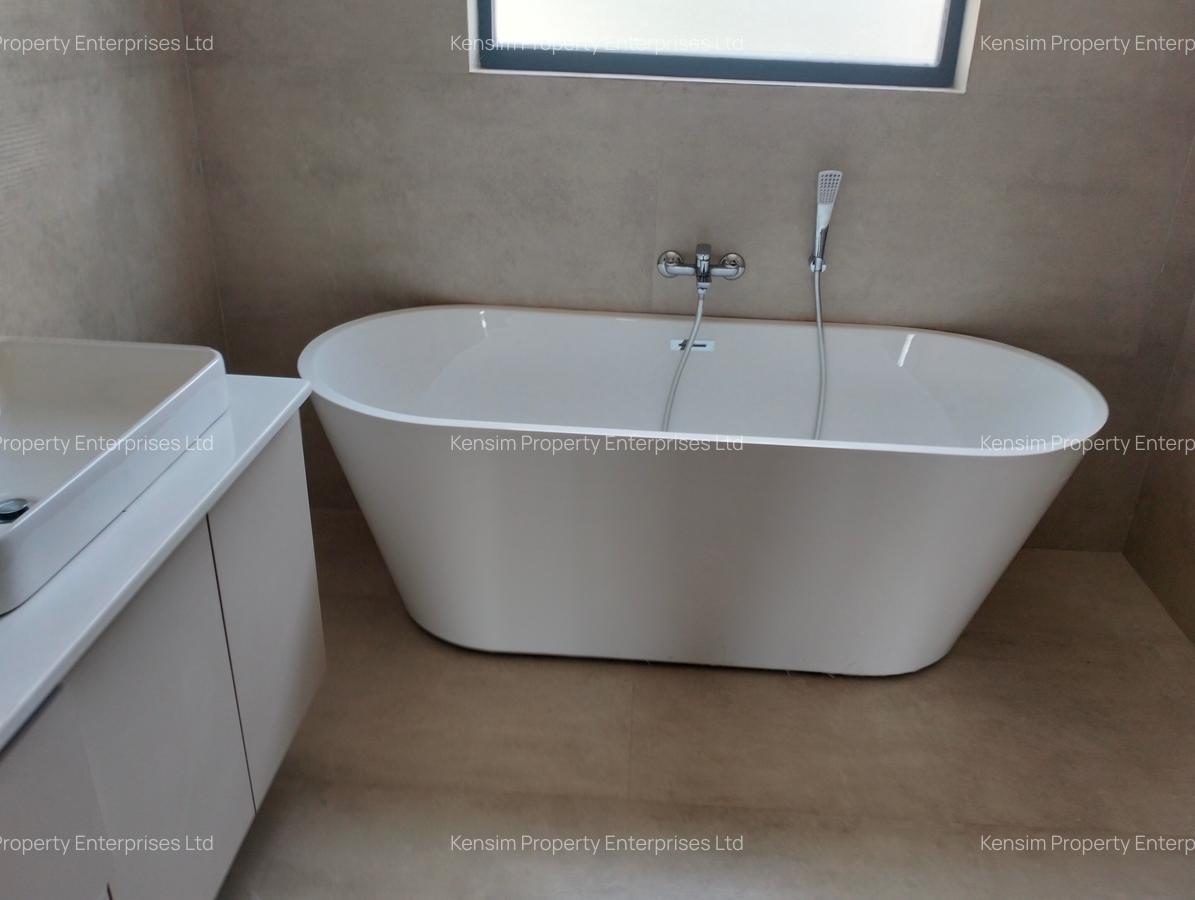 5 Bed Townhouse with En Suite in Lavington - 19