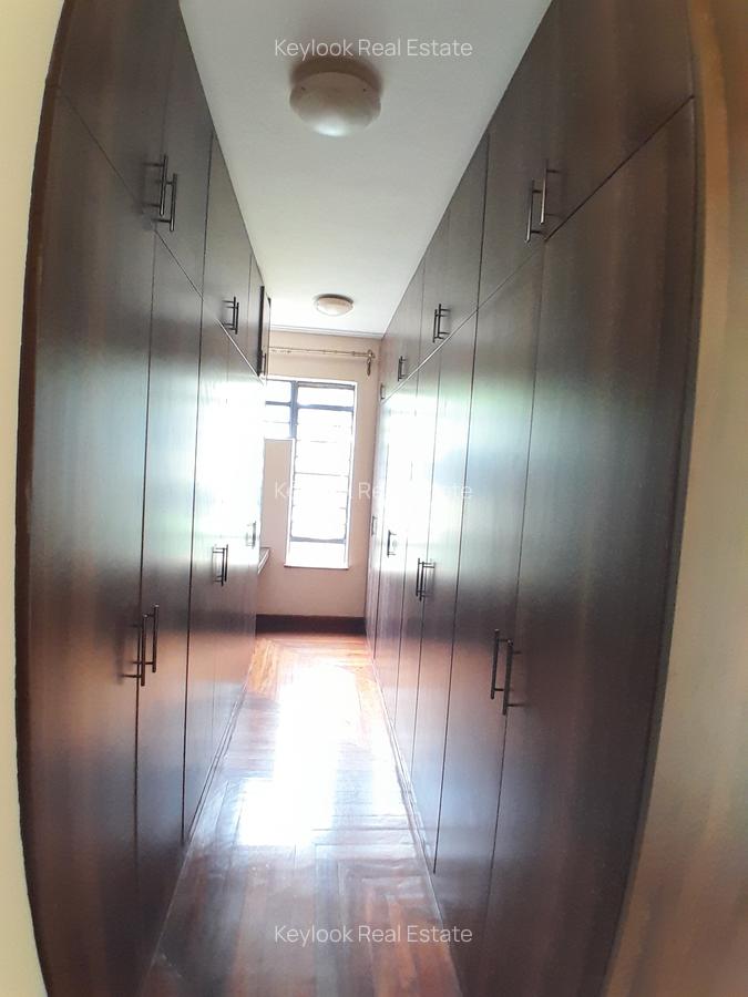 5 Bed Townhouse with En Suite at Lavington - 6