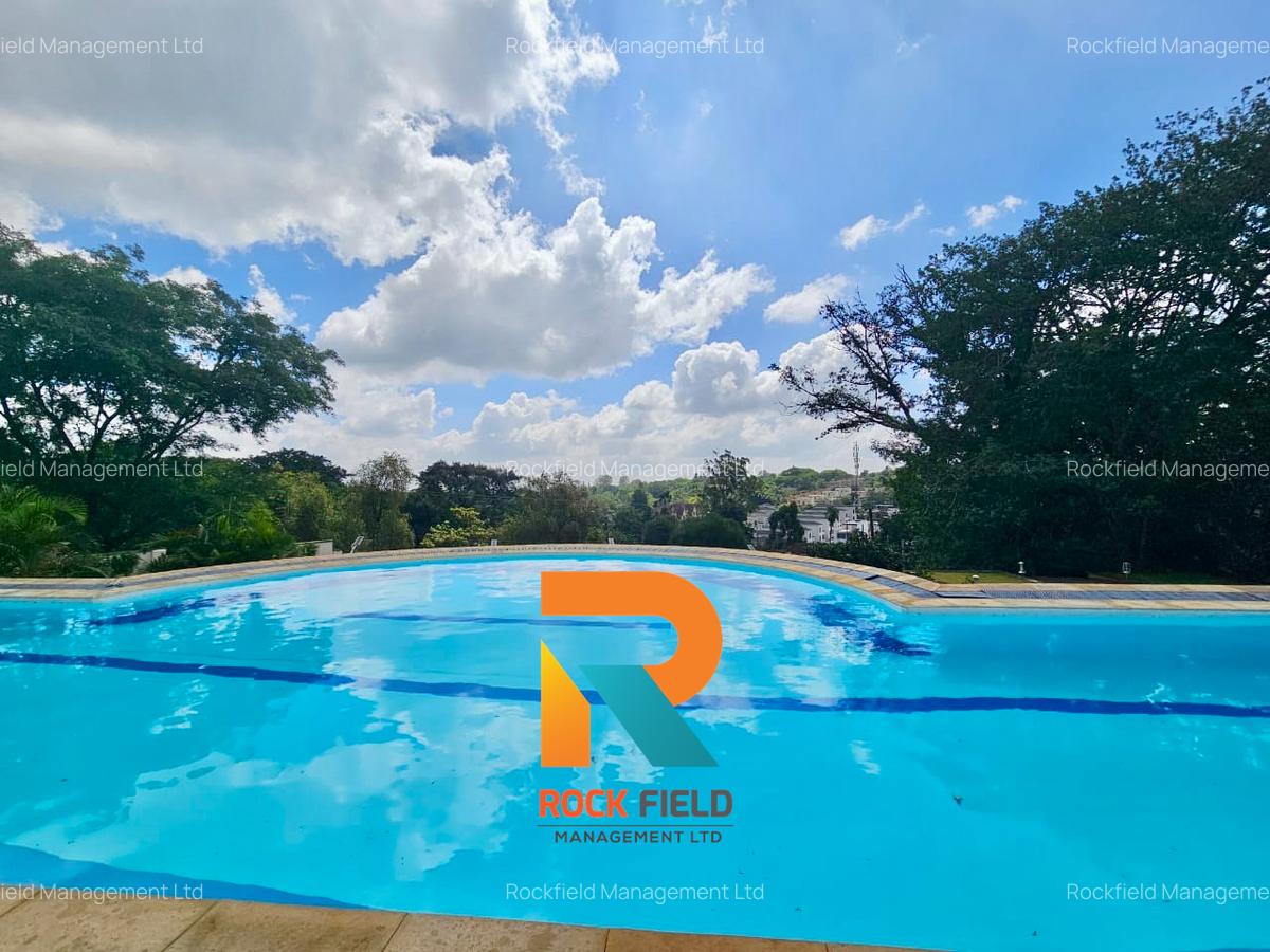 5 Bed House with En Suite in Lavington - 8