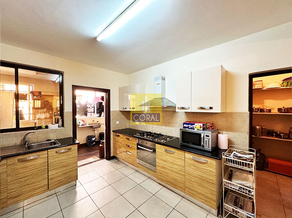 3 Bed Apartment with En Suite in Parklands - 8