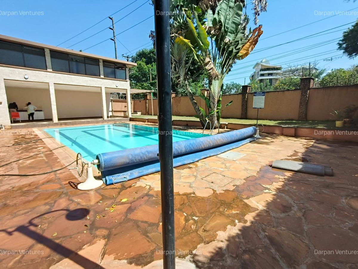 4 Bed Apartment with En Suite in Brookside - 7