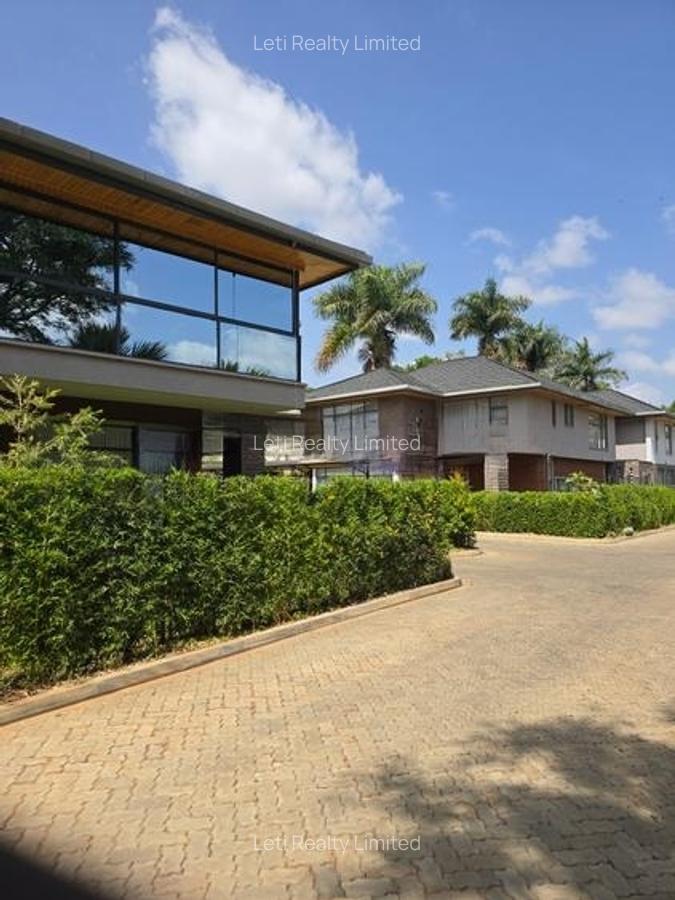 5 Bed Townhouse with En Suite in Lavington - 1