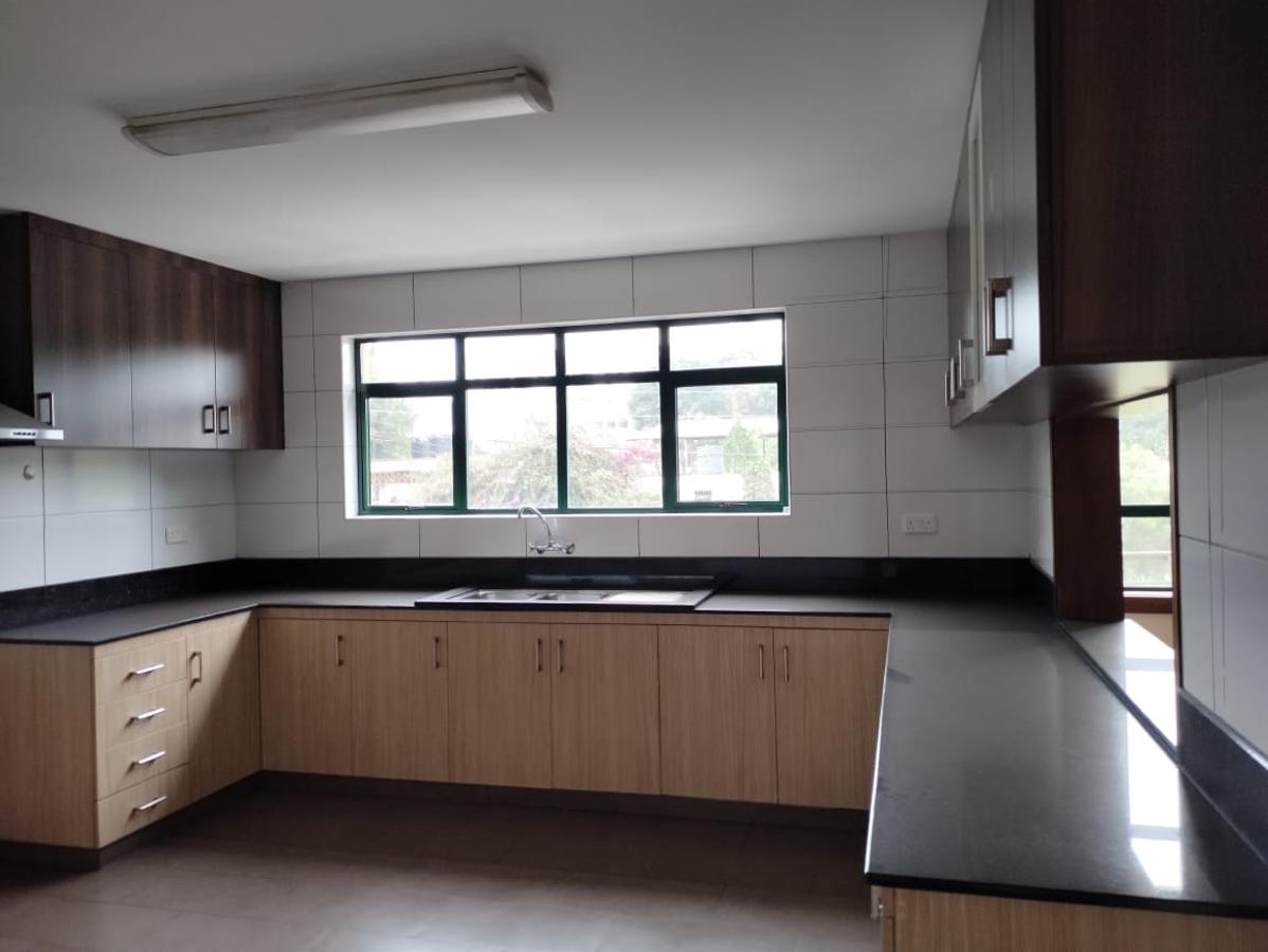 3 Bed Apartment with En Suite in Parklands - 9