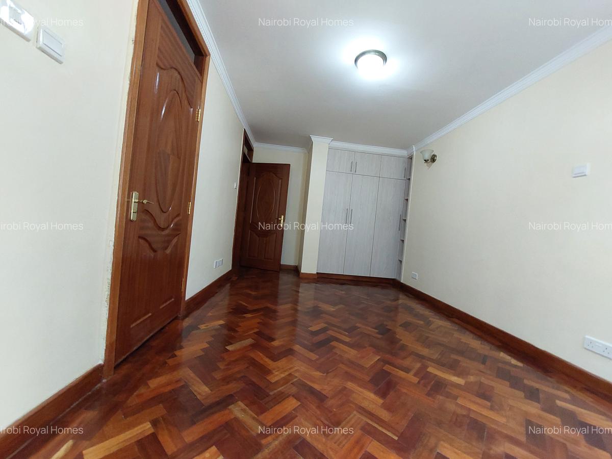 6 Bed Townhouse with En Suite at Lavington Road - 15