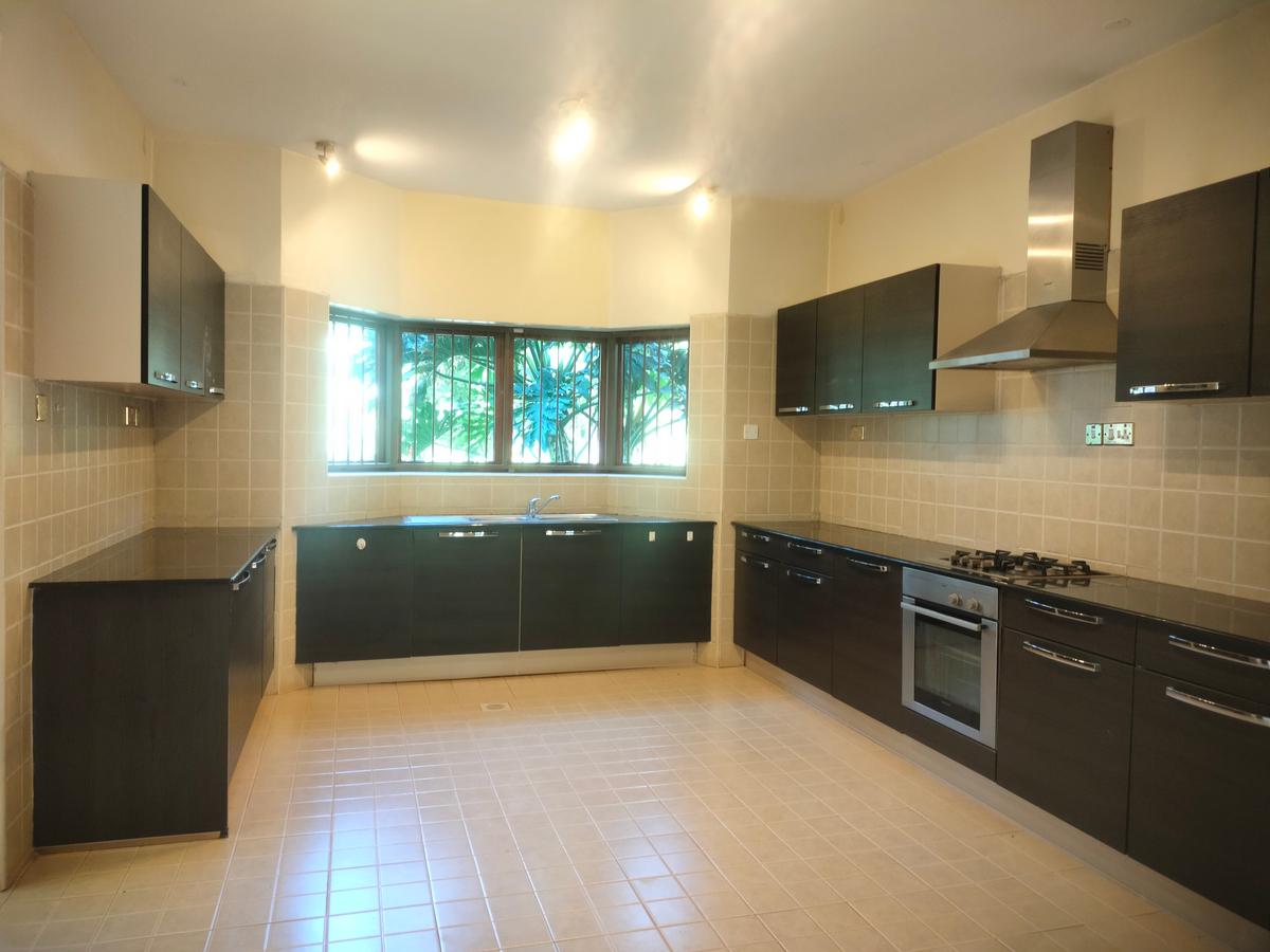 5 Bed Townhouse with Swimming Pool at Close To Germany School And Roslyn Academy - 3