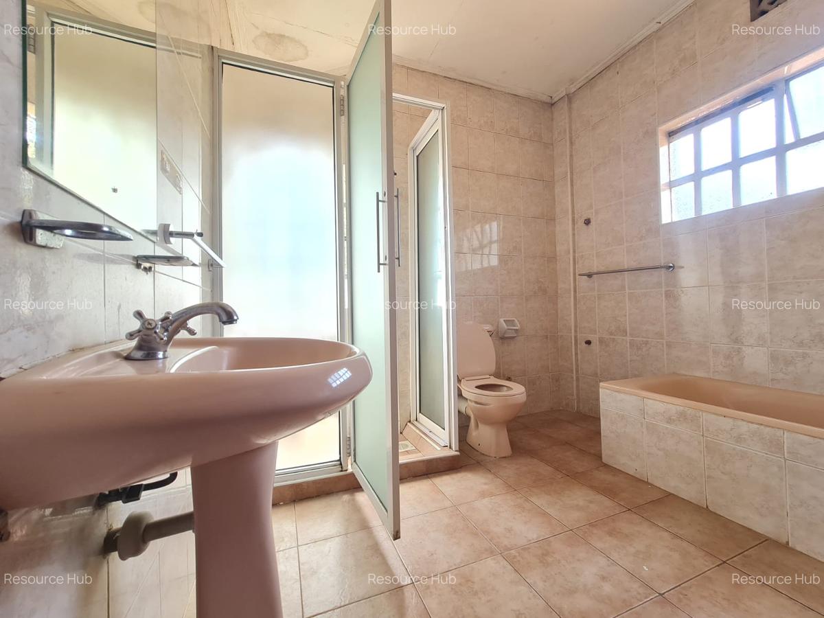 4 Bed House with En Suite at Bomas - 14